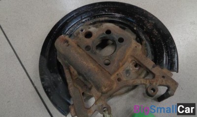 Кулак поворотный задний левый от Chrysler PT Cruiser 2000-2010